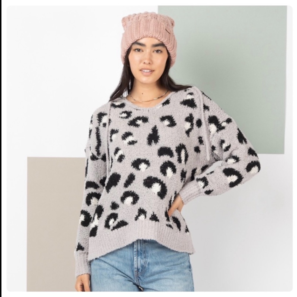 LAST ONE $20 start πLeopard Printed Soft Sweater Top - Picture 2 of 4